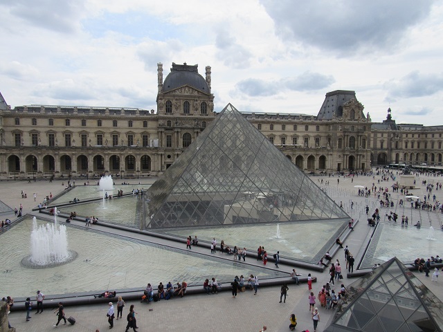 Picture of louvre