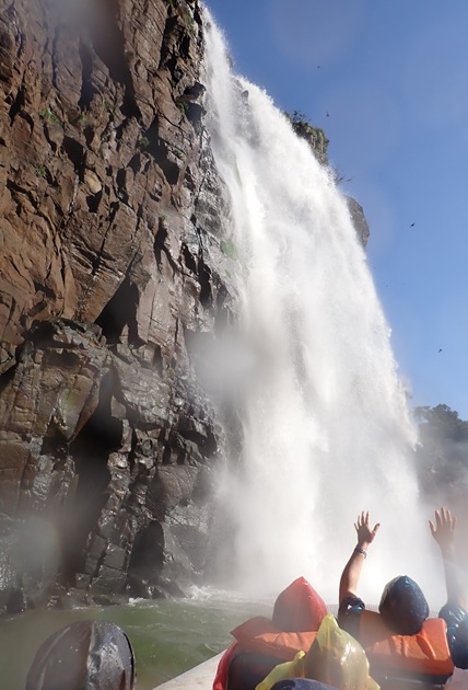 Picture of boat_under_falls